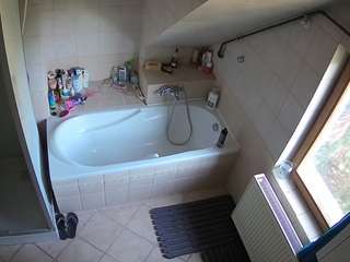 voyeurcam-julmodels-bath-2nd-1