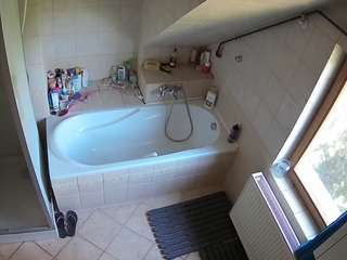 voyeurcam-julmodels-bath-2nd-1