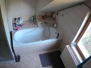 voyeurcam-julmodels-bath-2nd-1