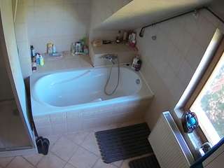 voyeurcam-julmodels-bath-2nd-1
