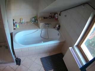 voyeurcam-julmodels-bath-2nd-1