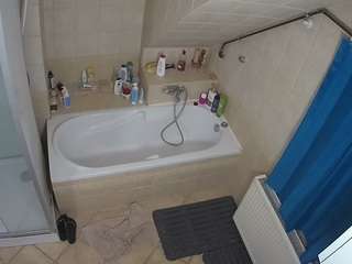 voyeurcam-julmodels-bath-2nd-1
