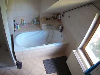 voyeurcam-julmodels-bath-2nd-1