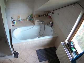 voyeurcam-julmodels-bath-2nd-1