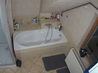 voyeurcam-julmodels-bath-2nd-1