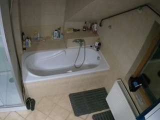 voyeurcam-julmodels-bath-2nd-1