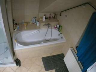 voyeurcam-julmodels-bath-2nd-1