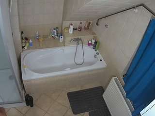 voyeurcam-julmodels-bath-2nd-1