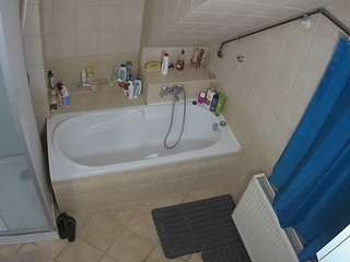 voyeurcam-julmodels-bath-2nd-1