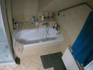 voyeurcam-julmodels-bath-2nd-1