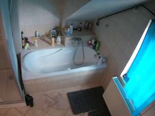 voyeurcam-julmodels-bath-2nd-1