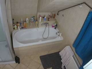 voyeurcam-julmodels-bath-2nd-1