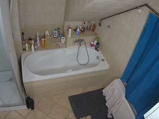 voyeurcam-julmodels-bath-2nd-1