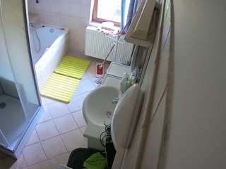 Vouyeur House camsoda voyeurcam-julmodels-bath-2nd-2