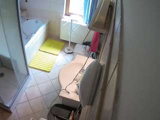 Cam Model camsoda voyeurcam-julmodels-bath-2nd-2