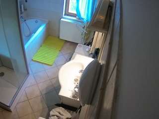 Live Voyeur House camsoda voyeurcam-julmodels-bath-2nd-2