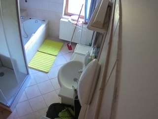 Vouyeur House camsoda voyeurcam-julmodels-bath-2nd-2