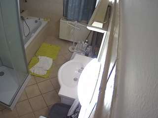 Voeur House camsoda voyeurcam-julmodels-bath-2nd-2