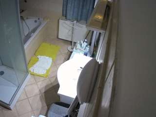 Vojeur House camsoda voyeurcam-julmodels-bath-2nd-2