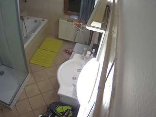 Voveur House camsoda voyeurcam-julmodels-bath-2nd-2