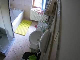 Vorjeur House camsoda voyeurcam-julmodels-bath-2nd-2