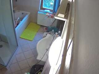 Mature Cam Models camsoda voyeurcam-julmodels-bath-2nd-2