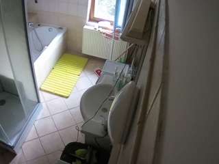 Vouyeur House camsoda voyeurcam-julmodels-bath-2nd-2