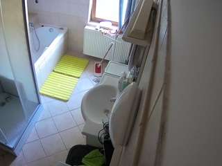 Cam Models Swedish camsoda voyeurcam-julmodels-bath-2nd-2