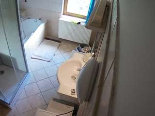 voyeurcam-julmodels-bath-2nd-2