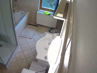 voyeurcam-julmodels-bath-2nd-2