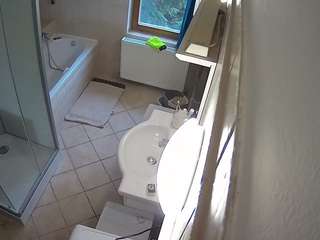 voyeurcam-julmodels-bath-2nd-2