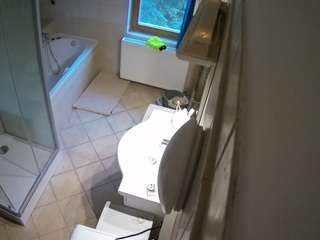 voyeurcam-julmodels-bath-2nd-2