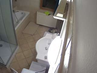 voyeurcam-julmodels-bath-2nd-2