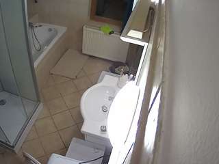 voyeurcam-julmodels-bath-2nd-2