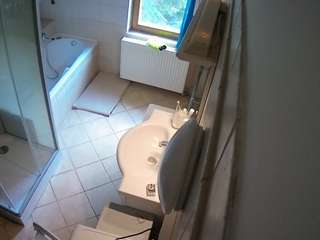 voyeurcam-julmodels-bath-2nd-2