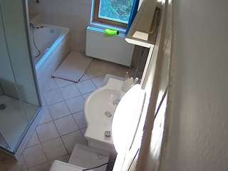 voyeurcam-julmodels-bath-2nd-2