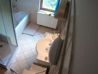 voyeurcam-julmodels-bath-2nd-2