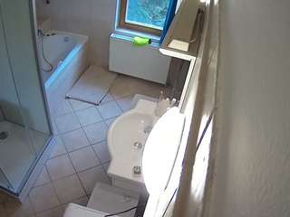 voyeurcam-julmodels-bath-2nd-2