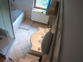 voyeurcam-julmodels-bath-2nd-2