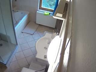 voyeurcam-julmodels-bath-2nd-2