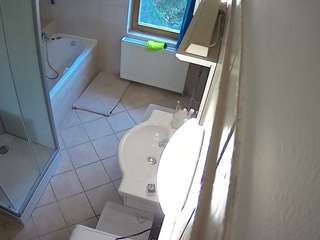 voyeurcam-julmodels-bath-2nd-2