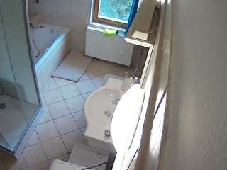 voyeurcam-julmodels-bath-2nd-2