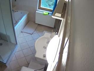 voyeurcam-julmodels-bath-2nd-2