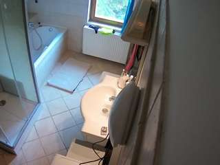 voyeurcam-julmodels-bath-2nd-2