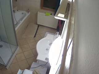 voyeurcam-julmodels-bath-2nd-2