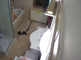 voyeurcam-julmodels-bath-2nd-2 Live Webcam on CamSoda