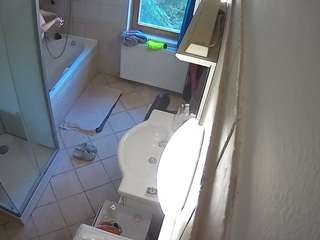 voyeurcam-julmodels-bath-2nd-2