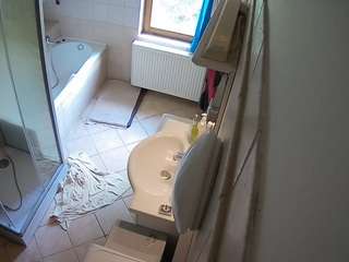 voyeurcam-julmodels-bath-2nd-2