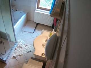 voyeurcam-julmodels-bath-2nd-2