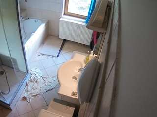 voyeurcam-julmodels-bath-2nd-2 Thumb Image